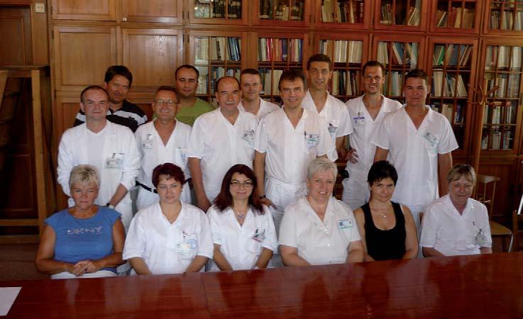 VÝVOJ KLINIKY V OBRAZE ZA POSLEDNÍCH 10 LET 2009 Vedení kliniky zleva nahoře: as. J. Chovanec, PhD., as. MUDr. P. Janků, Ph.D., doc. MUDr. Z. Pačovský, CSc., MUDr. L. Rotter, as.