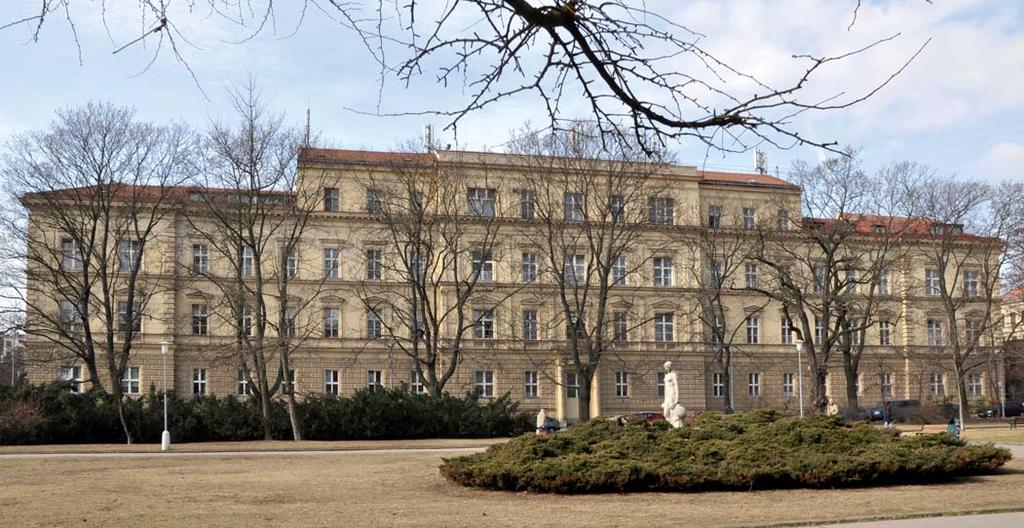 ÚVODNÍ SLOVO Tato publikace vychází u příležitosti 130. výročí založení brněnské porodnice na Obilním trhu. Pro nás všechny je dokladem toho, jak velkou tradici toto zdravotnické zařízení má.