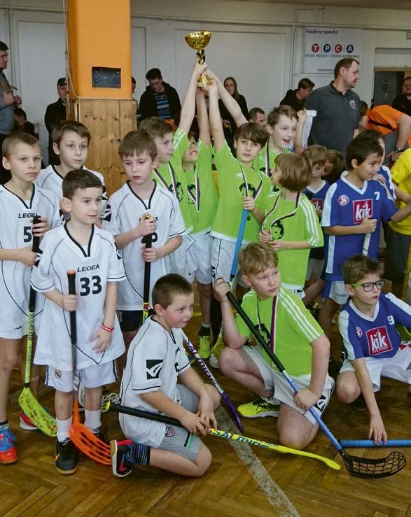 Že se toto zlomí, vypadalo až do koncovky druhého setu, tam ale holky přišly o slibné čtyřbodové vedení, set prohrály a následně i tiebreak. Odváží si tedy šest bodů a na dalším - domácím-turnaji (18.