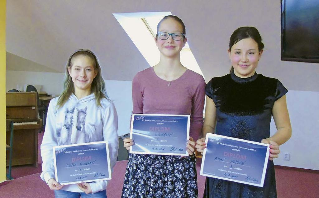 A Ve středu 31. ledna nás čekalo vysvědčení. Ráno jsme přišli do třídy a paní učitelka nám oznámila, že místo ní bude učit Max Jelínek, Karolína Hošková a Filip Douša.