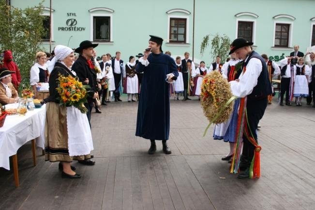 Jeho členové plní svoji základní funkci, tedy ochranu životů i majetku občanů, s láskou se starají o techniku, která v mnohých případech dosáhla již úctyhodného stáří.