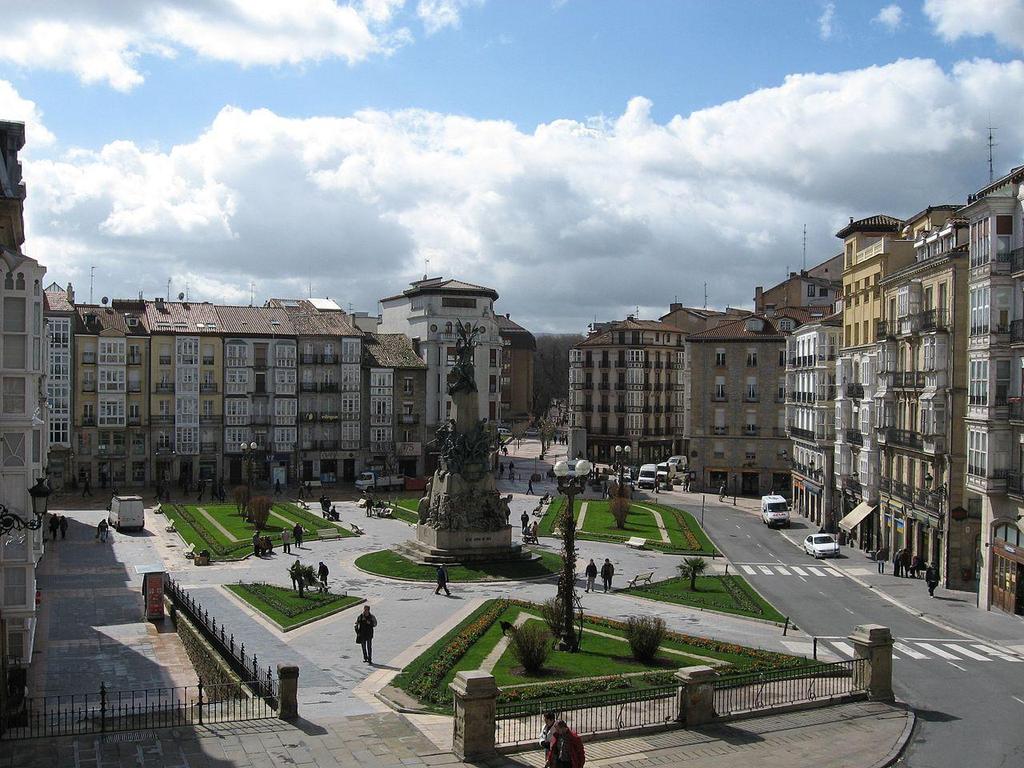 Plaza de la Virgen Blanca zdroj:https://es.wikipedia.