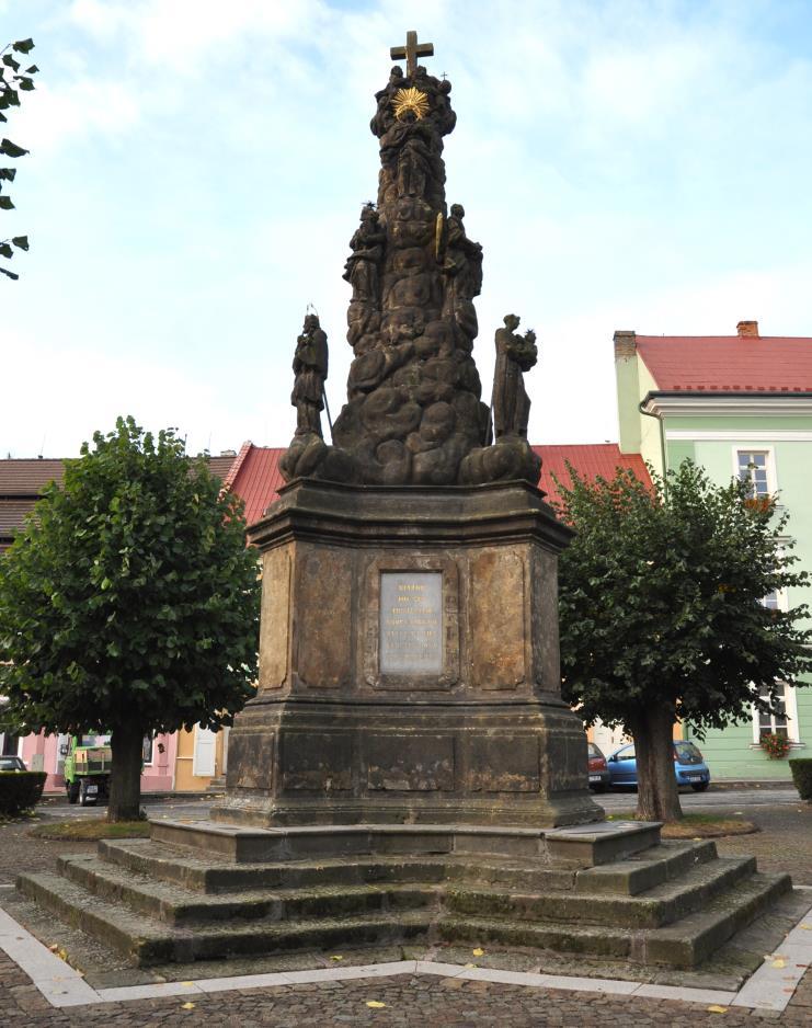 Restaurátorský průzkum a záměr Počet stran celkem/textu:73/15 Počet snímků ve zprávě/celkem: 60/260 Počet grafických příloh: 5 SLOUP SE SOUSOŠÍM