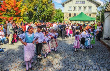 Dne 12. října 2017 oslaví folklorní dětský soubor Hořeček první výročí svého vzniku. V tento den se před rokem poprvé sešly děti se svými vedoucími a vyzkoušely první krůčky folklorního tance.