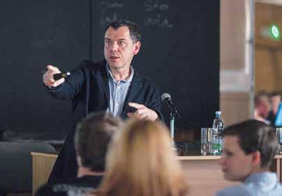 OSMIČKA / MĚSÍČNÍK MĚSTSKÉ ČÁSTI PRAHA 8 / srpen 2018 www.praha8.cz 15...a jako pedagog za katedrou Matematicko-fyzikální fakulty.
