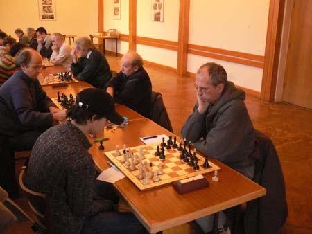 5. kolo 17.1.2010 šach. TJ Vlčnov A 4,0-4,0 ŠO Kunovice A 1. Staňa Marek 1948 1 : 0 Kadlec Pavel 1899 2. Esterka Jan 1864 0 : 1 Šaňák František 1915 3. Bařina Vít 1661 0 : 1 Martinák Josef 1830 4.