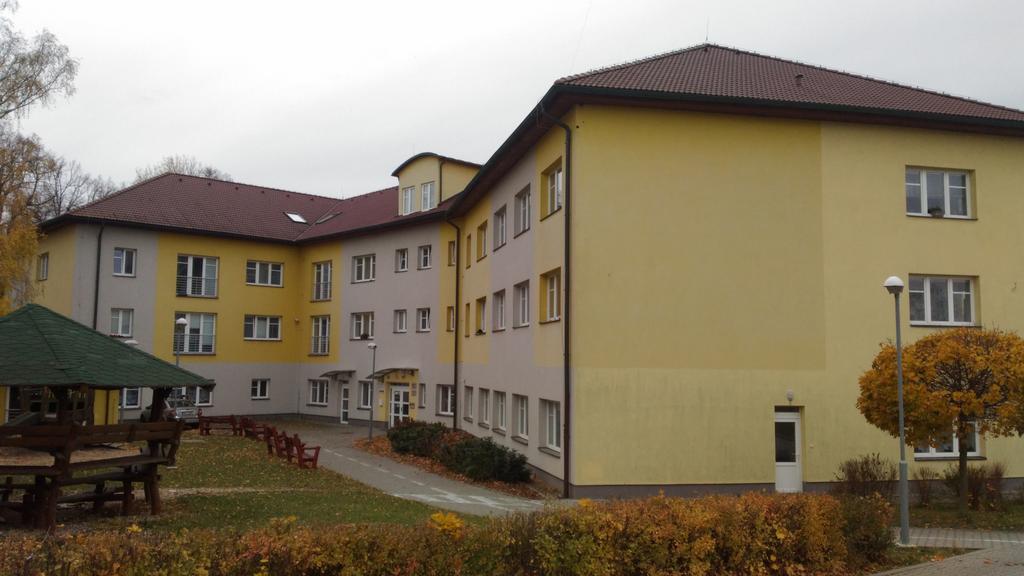 DĚTSKÝ DOMOV, UNHOŠŤ, BEROUNSKÁ 1292 Berounská 1292, 312520575, e-mail