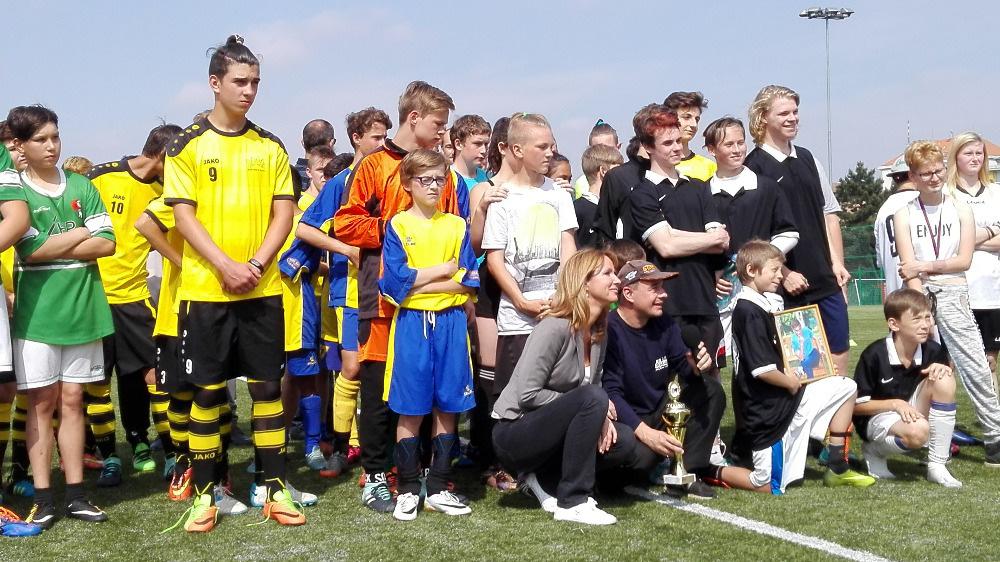 Mimoškolní aktivity: Máme dobré spojení s okolím, škola je přímo v místě a tak se dá realizovat větší množství zájmových činností. Aktivity mimo dětský domov (fotbal, zumba, angličtina atd.).
