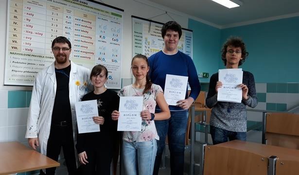 Skromnost stranou jedno družstvo trojí účast ve třech letech tři vítězství GEOLOGICKÉ KLADÍVKO je opět naše!!! V pátek 27. 4.