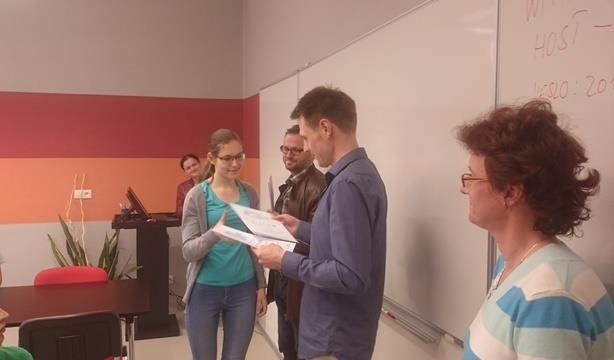 Matiční gymnázium reprezentovalo ostřílené družstvo tvořené třemi žáky tentokráte již sexty A, v klasickém, tedy nezměněném složení: Vojtěch Skupien, Jan Chamrád a Matěj Frič, které loni i předloni