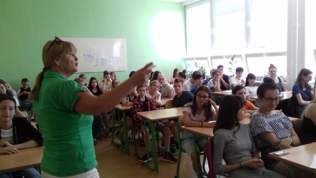 V sirotčinci, který je zřízen u naší spřátelené školy GSFA, žije ve velmi skromných podmínkách 20 dětí a ze všech darů Matičního gymnázia jsou opravdu velice šťastné.