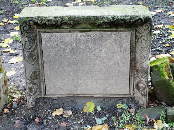 z Kißlingu, který vystudoval právní vědy. Je pochován společně se svou manželkou Alžbětou ( 1877), synovcem Františkem Xaverem ( 1844) a schovancem Karlem ( 1858).