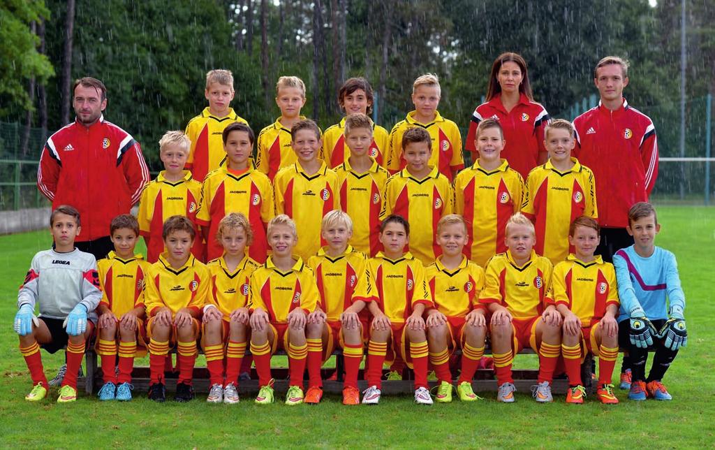 U mladší žáci B Horní řada (zleva): Ondřej Kuliš, Roman Dostál, Michael Větrovec, Filip Zemjánek, Petra Dostálová (vedoucí týmu).