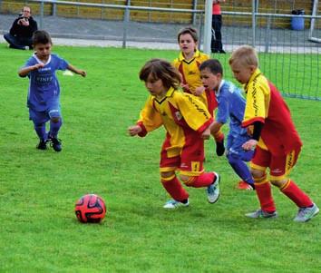 Soustředili jsme se především na zvládnutí základních herních činností jednotlivce, především vedení míče, jeho nácvik a zdokonalování.