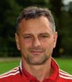 Fotbalisté zvolení trenéry a vedoucími týmů přebírali diplomy a drobné ceny.