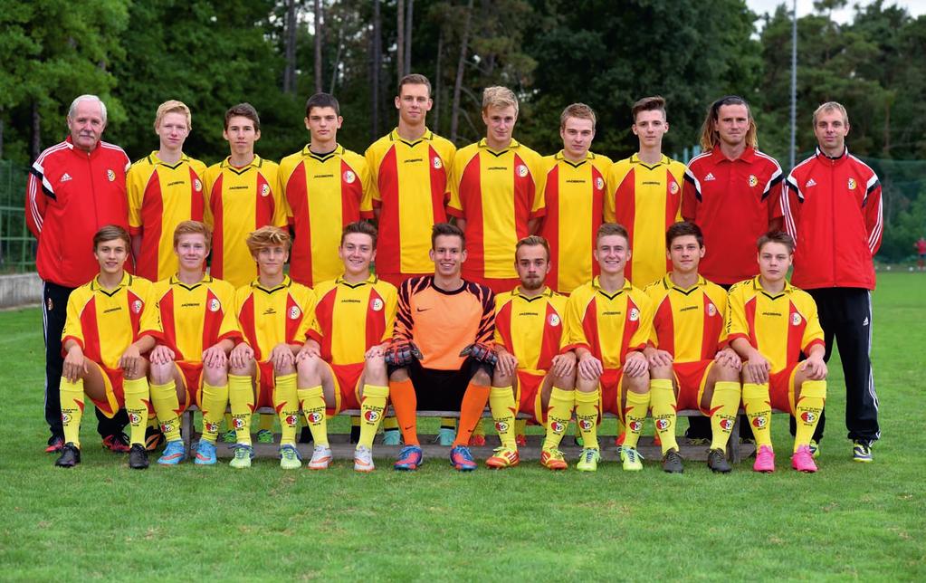 U starší dorost Horní řada (zleva): Petr Petřek (vedoucí týmu), Jakub Vyjídáček, Pavel Hrstka, Ondřej Schwank, Matěj Štěpánek, Ondřej Šváb, Jan Haluska, Vojtěch Hlaváč, Václav Nechvíla (trenér),