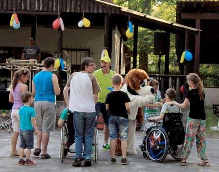 červen - Dreamnight neboli Noc snů Součástí programu pro handicapované děti byl facepainting, návštěva kontaktních zvířátek, vystoupení kouzelníka, raut a dárky na rozloučenou.