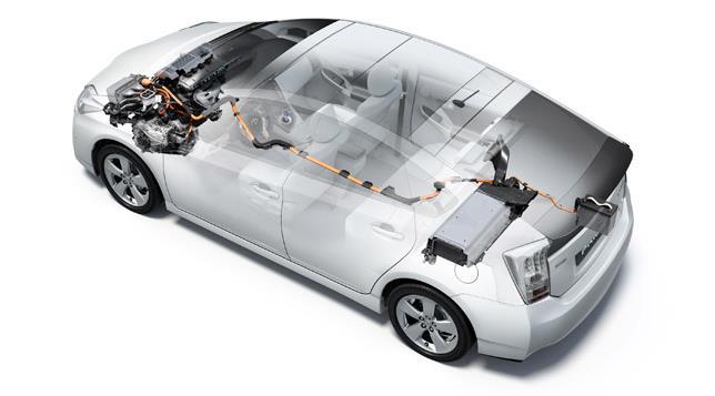 Obrázek 4 - Full hybrid Toyota Prius [4] 2.2 Tok výkonu Kromě stupně hybridizace lze hybridní vozidla dělit také podle toho, jak teče výkon od pohonné jednotky až ke kolům vozidla.