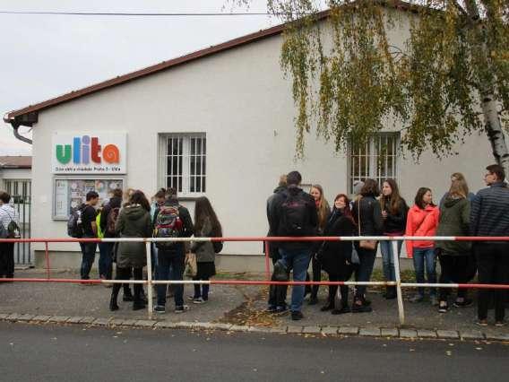 10.listopadu byly třídy A2. A K2. v žižkovské Ulitě na anglickém studentském představení Sen noci svatojánské.