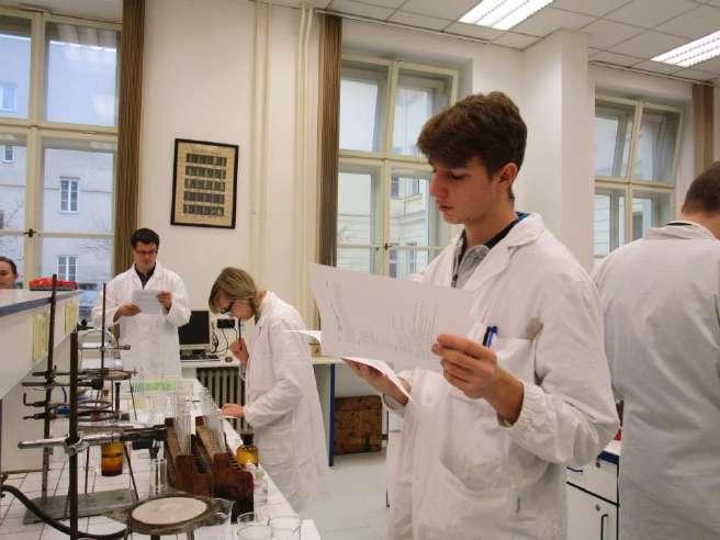 s,,chemickým šotkem". Na první pozici se umístil Petr Palivec z K4.A, druhý skončil Jan Malý z F4.