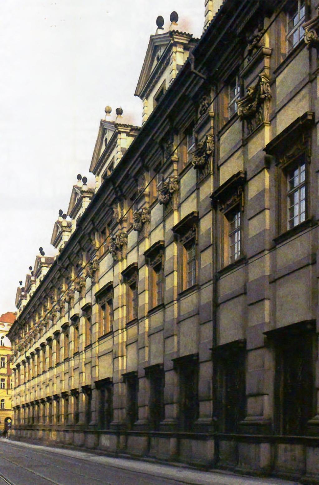 Architektura jezuitských kolejí podíl donátorů Praha, Klementinum, hlavní fasáda do Křížovnické ul., Carlo Lurago, 1653-60 Pozn.