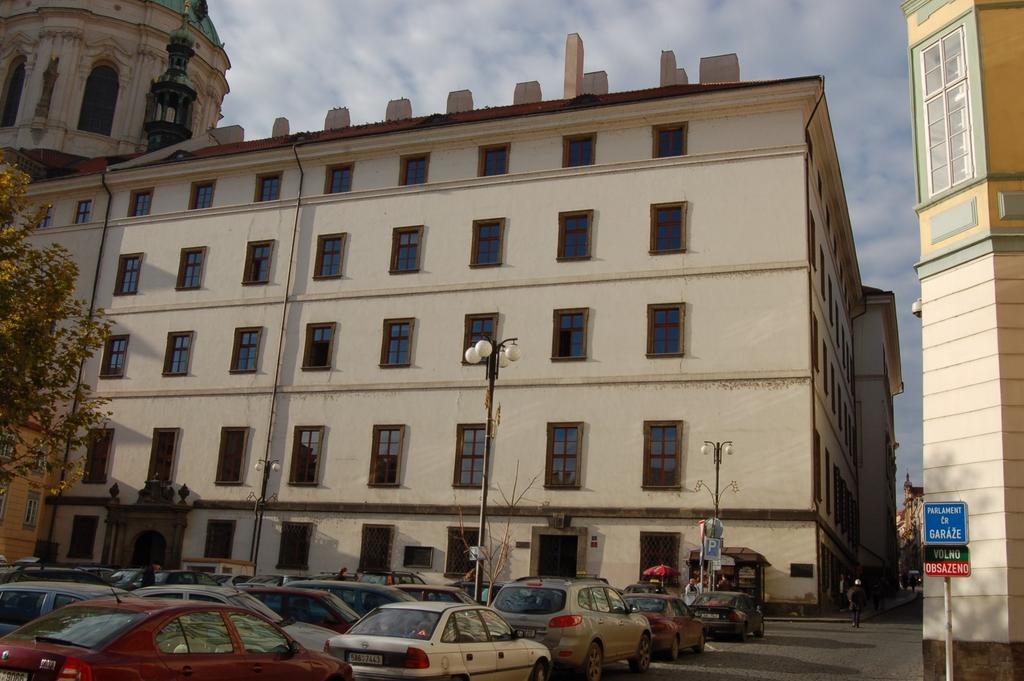 Příklad přísného směru v jezuitské architektuře Praha-Malá Strana, dům profese,