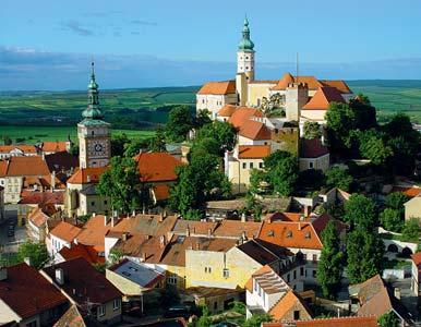 den (na kole) Mikulov Novosedly (naučná vinařská stezka Stará hora, vinice) Pasohlávky (rekreační oblast, plavba lodí) Pouzdřany (step) Strachotín Dolní Věstonice (expozice Věk lovců a mamutů) Perná