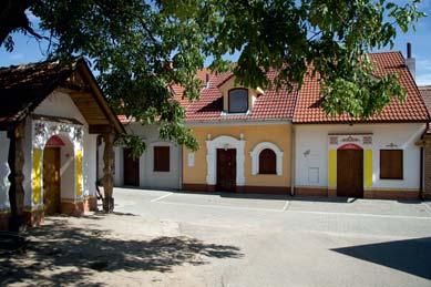 cz 5 KYJOV Centrum lidové kultury Slovácka se jednou za čtyři roky stává dějištěm folklorního festivalu Slovácký rok, který patří k nejvýznamnějším národopisným slavnostem na Moravě.