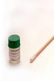 Odběrová souprava pro průkaz Mycoplasma hominis a Ureaplasma urealyticum odběrový tampon a R1 medium.