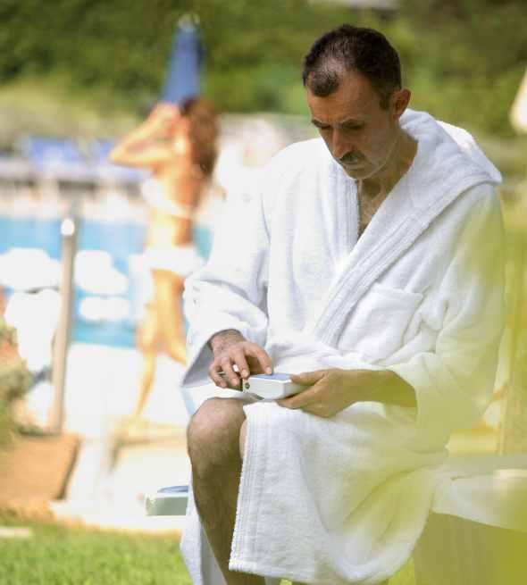Které příznaky Parkinsonovy nemoci Duodopa zlepší? Po odpojení pumpy se pacient může osprchovat, možné je i koupání v moři.