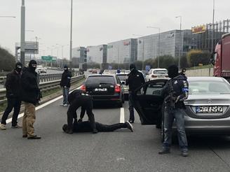 Operace ALTIMA V rámci mezinárodní operace českých a srbských policejních orgánů zadrželi policisté Národní protidrogové centrály na území České republiky tři členy organizované skupiny osob,