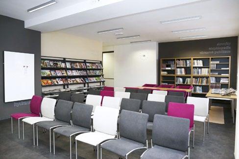 z Zdroje financování: ROP Střední Morava, Zlínský kraj Knihovna města Zubří z Rok rekonstrukce: 2015 2016 Foto archiv 14 15 BAŤŮV INSTITUT Foto City Work z Rozsah rekonstrukce: