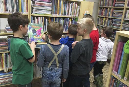 Regionální funkce Výpůjčky 2003 2008 2013 2017 Výpůjčky 4 803 404 4 983 354 4 862 633 4 277 722 Výpůjčky naučná dospělým 1 717 241 1 729 169 892 494 722 546 Výpůjčky beletrie dospělým 1 957 549 2 201