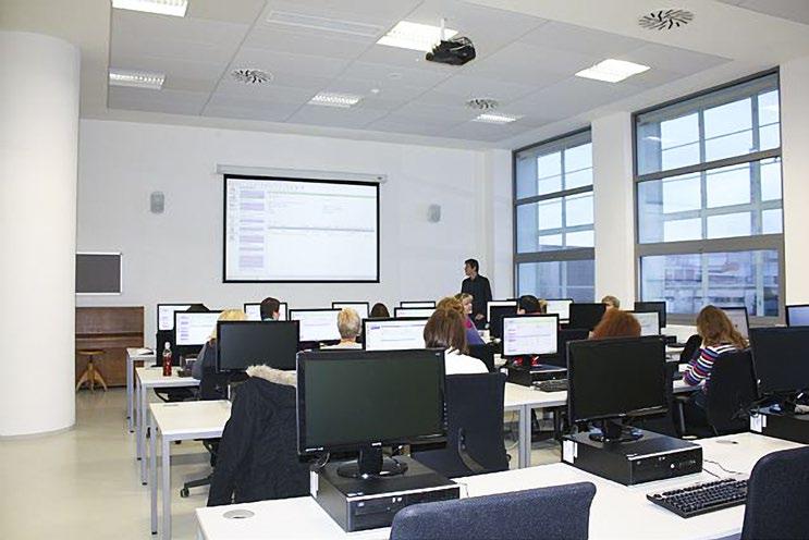Regionální funkce 2. Systematicky se věnovat odbornému vzdělávání knihovníků a prostřednictvím metodické činnosti působit na kvalitní personální obsazení knihoven. 3.