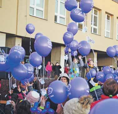 Balonky putovaly k Ježíškovi Centrem letošního vypouštění byly východočeské Pardubice, z hornických měst či obcí se zapojila pouze Orlová a překonala svůj loňský rekord ORLOVÁ Jakmile kolemjdoucí v