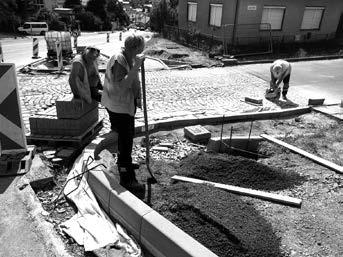 nové obslužné místní komunikace o šířce 4,5 6 m do 60 metrů délky. Jedná se o novou příjezdovou obecní komunikaci od ulice Podradovany. Bude navazovat na novou účelovou komunikaci kolem nové zástavby.