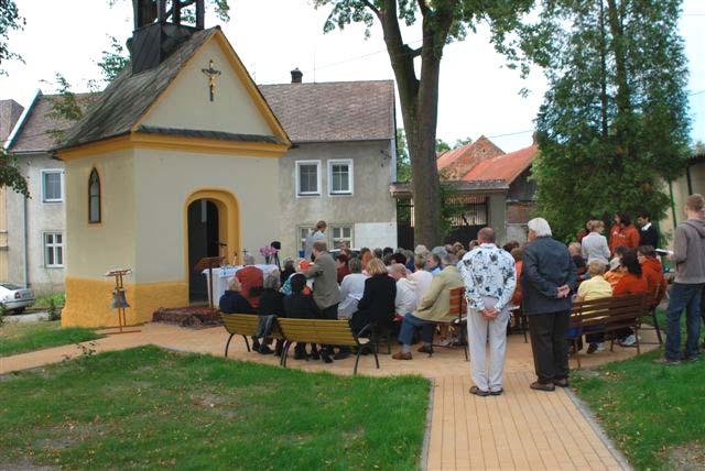 Obec také pokračovala ve výstavbě splaškové kanalizace z vlastních prostředků. Byla zahájena III. etapa prostavěno 7,8 mil. Kč a IV. etapa prostavěno 1,6 mil.