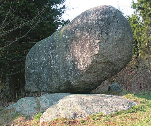 VNĚJŠÍ GEOLOGICKÉ DĚJE Minerály pouští Řada pouští ukrývá cenné lokality pro těžbu minerálů. Ložiska soli se prozrazují solnými výkvěty, které často tvoří pozoruhodné obrazce.