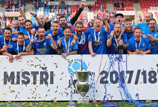 30 HET LIGA ZAUJALO MĚ BORIS KOČÍ Slavia si s přehledem pohlídala druhou příčku, ze které ji mohl v případě její porážky na teplických Stínadlech sesadit třetí Jablonec.