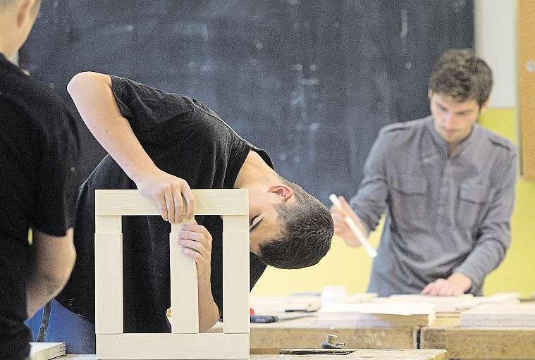 34 20. října 2017 Práce v kraji Stipendia pomáhajíoživovat řemesla,okteránenízájem Stipendia mají v Libereckém kraji motivovat žáky ke studiu oborů, jejichž absolventi na trhu práce chybí.