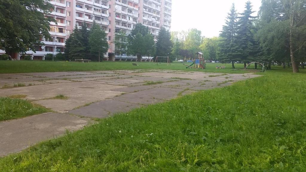 .. Dnes je k nemu urobený prístupový chodník, no ihrisko nie je realizované.