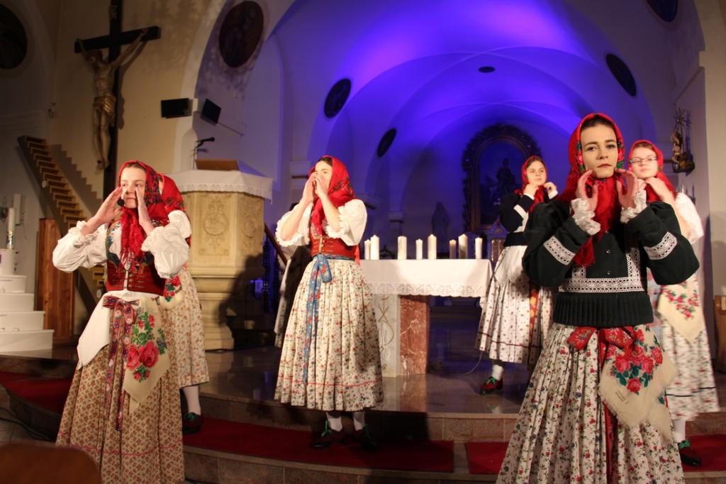 Děvčata z FS Leluja V neděli 25. 12. 2016 na Boží hod vánoční jsme zhlédli příběh o narození Ježíše Nazaretského.