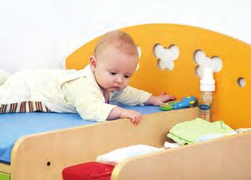 Přebalovací pult s motýlky Pult usnadní přebalování nejmenších dětiček a zároveň svými veselými barvami rozzáří