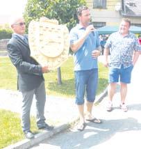Cerhovic, Hořovic a Prahy. Text + foto: Alois Crk. Rodiče a známí přišli povzbudit žáky MŠ. Sraz bývalých spolužáků v Hořovicích pátek 22.