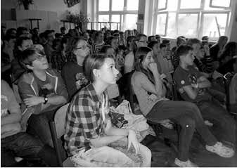 Jana Hofmanová Archeopark Všestary Ve středu 1.10. jsme se šesťáky objevovali na vlastní kůži nástrahy pravěké společnosti.