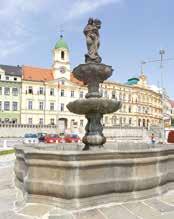 Rekonstrukce zahrnovala částečné zateplení budovy, vyčištění kamenných obkladů, výměnu oken a skel, výměnu Radnice foto: archiv města klimatizace, instalaci fotovoltaické elektrárny a další práce.