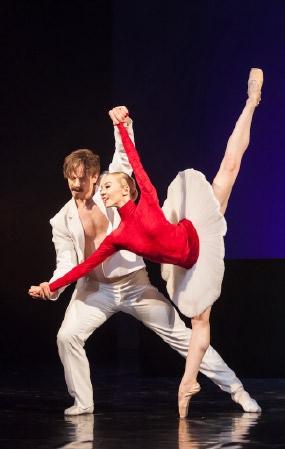 Všechny tři choreografie jsou přínosným obohacením repertoáru olomouckého baletu, zvláště svým novým pojetím již mnohokrát zpracovaných témat Petrušky a Bolera.