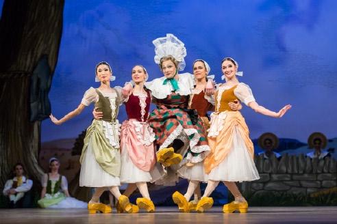 Marná opatrnost (Aya Watanabe, Marta Drastíková, Alexandre Katsapov, Alexandra Pera, Michaela Wenzelová). Foto Pavel Hejný.