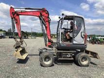 500 mth, objem lžíce 4 m 3, centrální mazání, TP, klima, 890.000 Kč + DPH JCB komb.