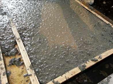 Ultra-vysokohodnotný beton Tabulka 3-10 Vlastnosti použitého UHPC Objemová hmotnost ρ 2850 kg/m 3 Tlaková pevnost fck 165,5 MPa Tah za ohybu [5] fctk 15,3 MPa Příčný tah fct 13,2 MPa Modul pružnosti
